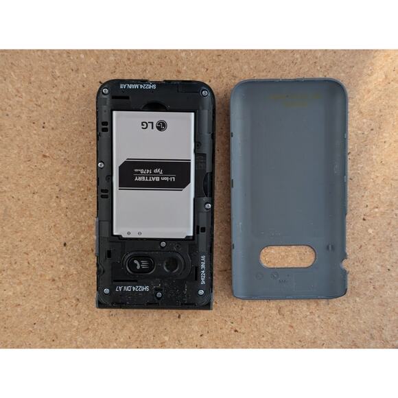 LG Classic Flip Cell Phone L125DL TracFone CARRIER LOCKED - Picture 6 of 11